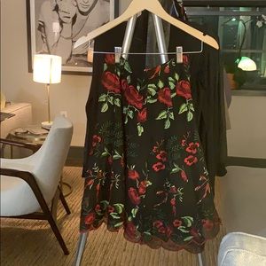 Rose 🌹 embroidered black skirt with scallop